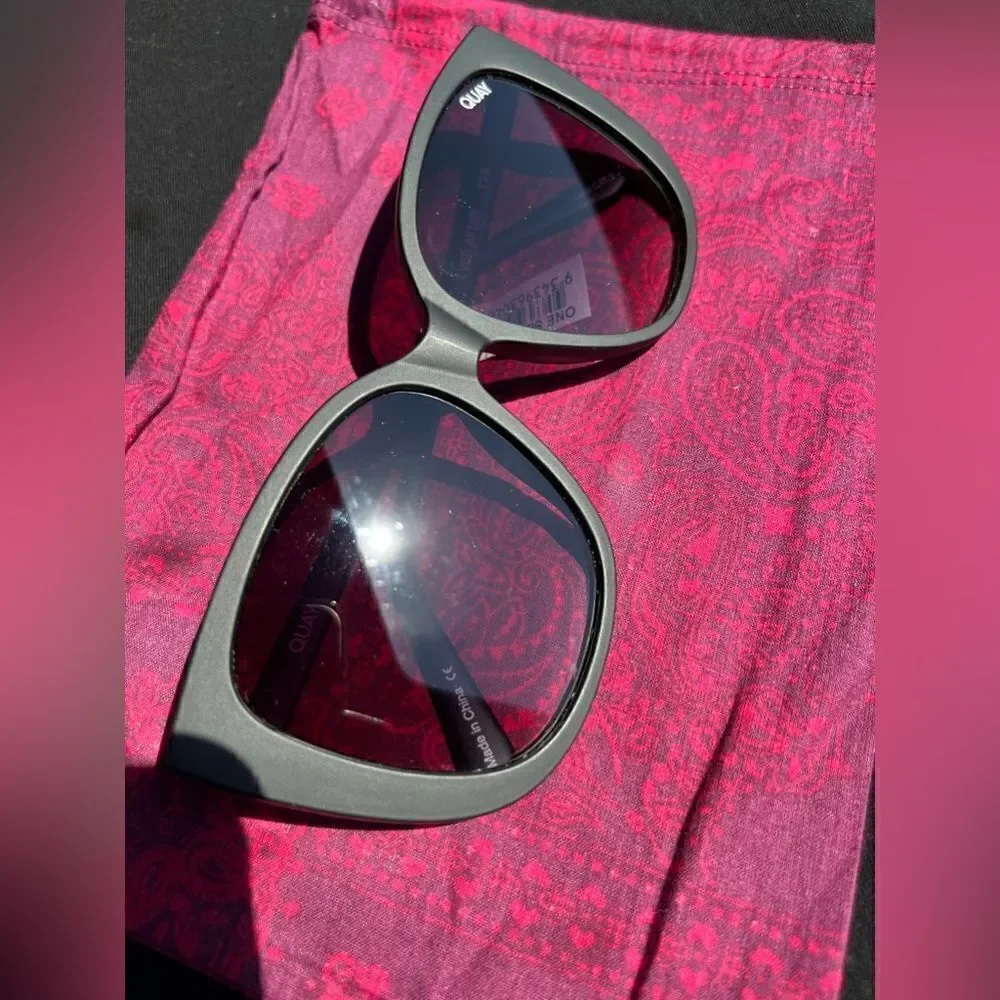 Quay Ever After Frame Matte Black / Lens Smoke Fade 125 NWT  $90